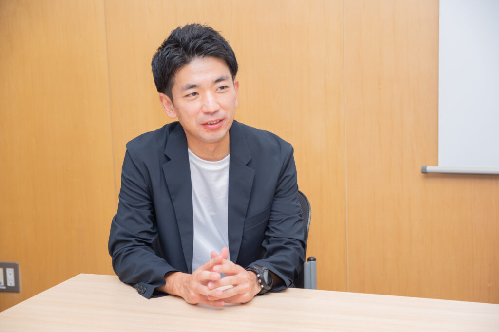 吉田さんがお話をされている写真